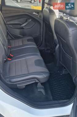 Позашляховик / Кросовер Ford Kuga 2013 в 
