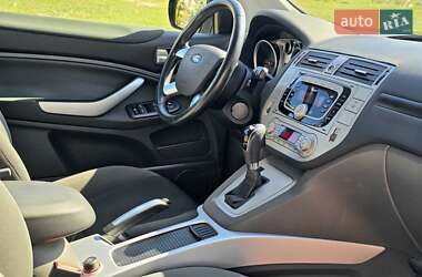 Позашляховик / Кросовер Ford Kuga 2012 в 