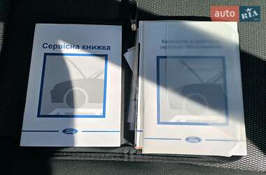 Позашляховик / Кросовер Ford Kuga 2012 в 