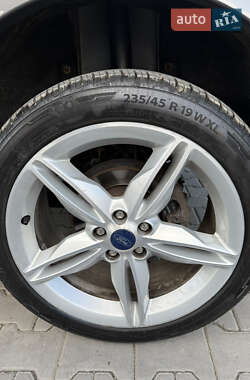 Позашляховик / Кросовер Ford Kuga 2014 в  фото 11 Позашляховик / Кросовер Ford Kuga 2014 в