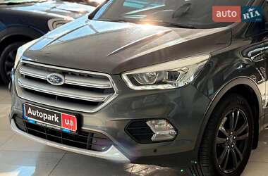 Внедорожник / Кроссовер Ford Kuga 2017 в 
