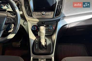 Внедорожник / Кроссовер Ford Kuga 2017 в 