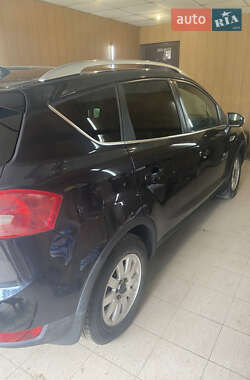 Внедорожник / Кроссовер Ford Kuga 2012 в 