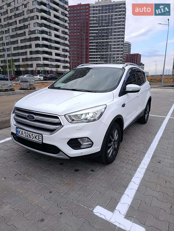 Внедорожник / Кроссовер Ford Kuga 2018 в Киеве