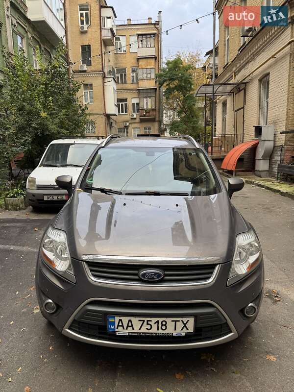 Позашляховик / Кросовер Ford Kuga 2011 в 