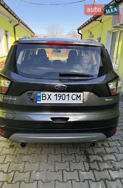 Позашляховик / Кросовер Ford Kuga 2018 в  фото 2 Позашляховик / Кросовер Ford Kuga 2018 в