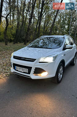 Позашляховик / Кросовер Ford Kuga 2015 в 