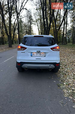 Позашляховик / Кросовер Ford Kuga 2015 в 