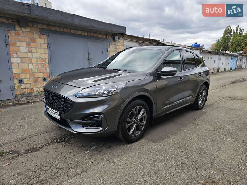 Внедорожник / Кроссовер Ford Kuga 2023 в 