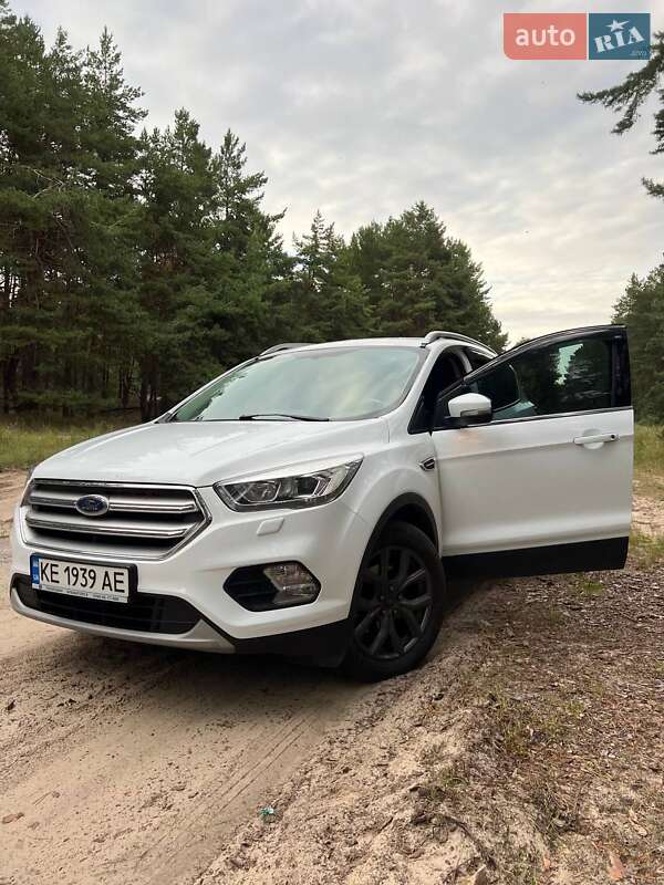 Позашляховик / Кросовер Ford Kuga 2019 в Києві