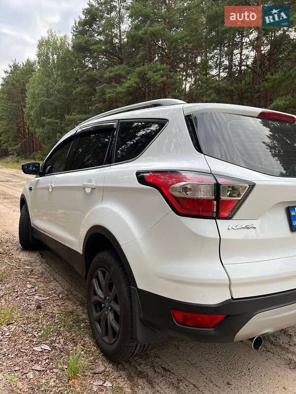 Позашляховик / Кросовер Ford Kuga 2019 в Києві