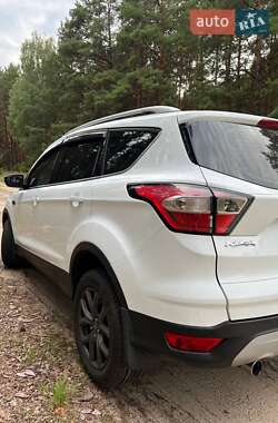 Внедорожник / Кроссовер Ford Kuga 2019 в 