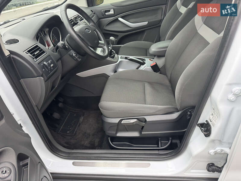 Позашляховик / Кросовер Ford Kuga 2011 в Києві