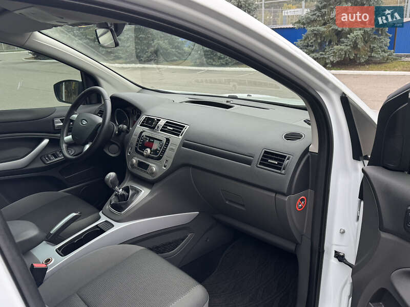 Позашляховик / Кросовер Ford Kuga 2011 в Києві