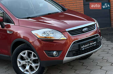 Позашляховик / Кросовер Ford Kuga 2010 в 