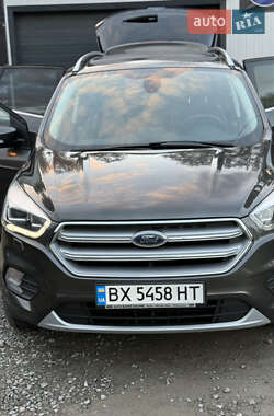 Позашляховик / Кросовер Ford Kuga 2019 в  фото 3 Позашляховик / Кросовер Ford Kuga 2019 в