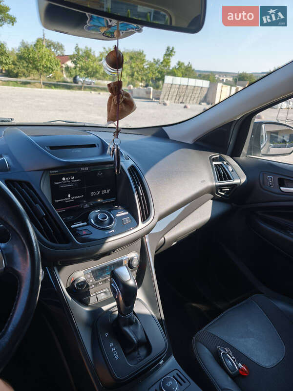 Внедорожник / Кроссовер Ford Kuga 2016 в Кельменцах