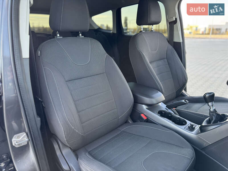 Позашляховик / Кросовер Ford Kuga 2015 в Миколаєві