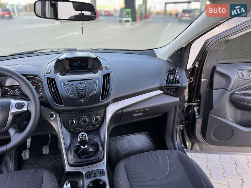 Позашляховик / Кросовер Ford Kuga 2015 в Миколаєві