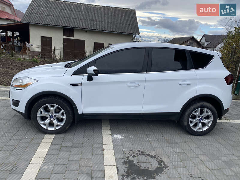 Позашляховик / Кросовер Ford Kuga 2011 в Стрию