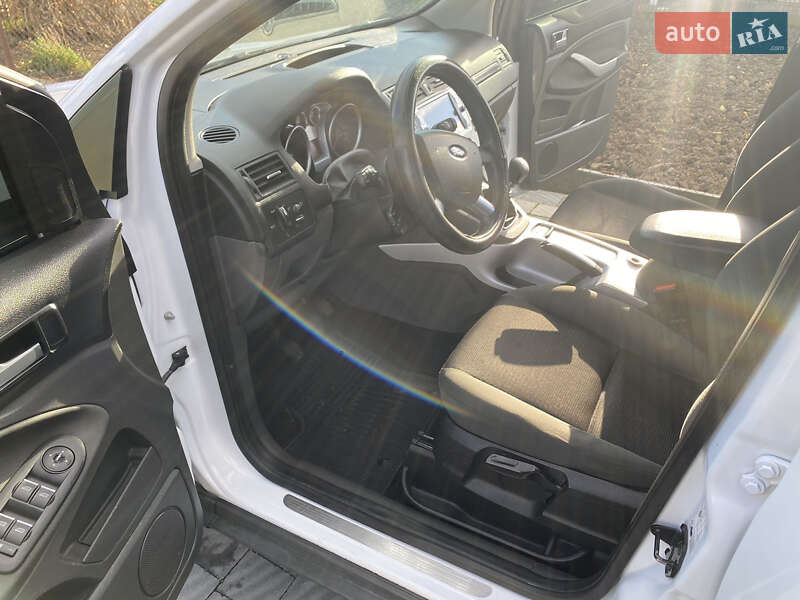 Позашляховик / Кросовер Ford Kuga 2011 в Стрию