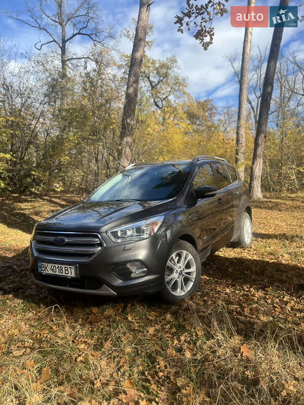 Позашляховик / Кросовер Ford Kuga 2016 в Києві фото Позашляховик / Кросовер Ford Kuga 2016 в Києві