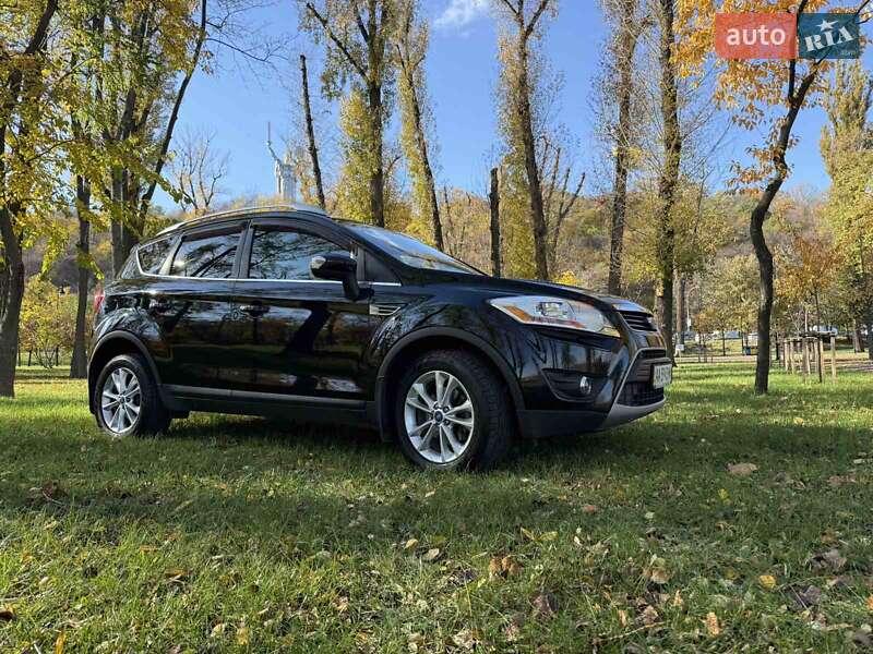 Внедорожник / Кроссовер Ford Kuga 2012 в Киеве