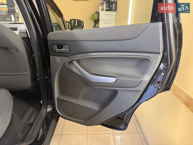 Внедорожник / Кроссовер Ford Kuga 2012 в Киеве