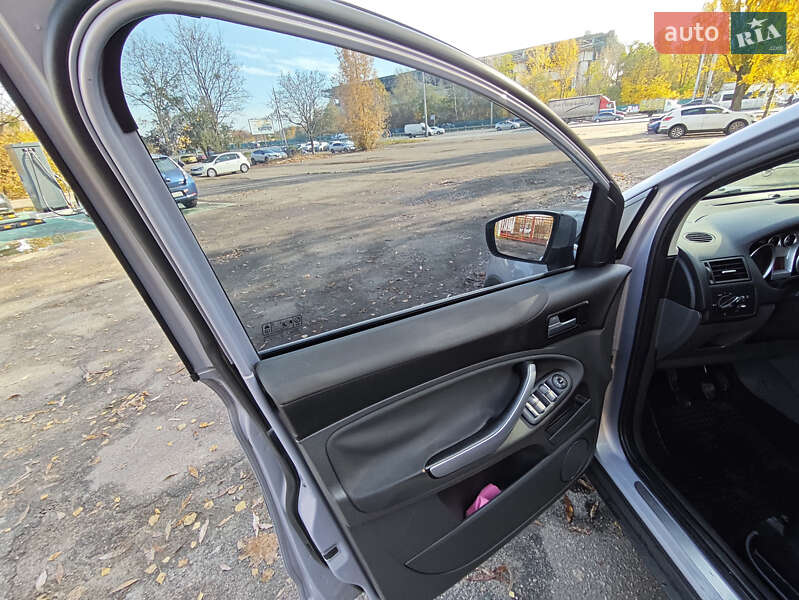 Внедорожник / Кроссовер Ford Kuga 2011 в Киеве фото 9 Внедорожник / Кроссовер Ford Kuga 2011 в Киеве