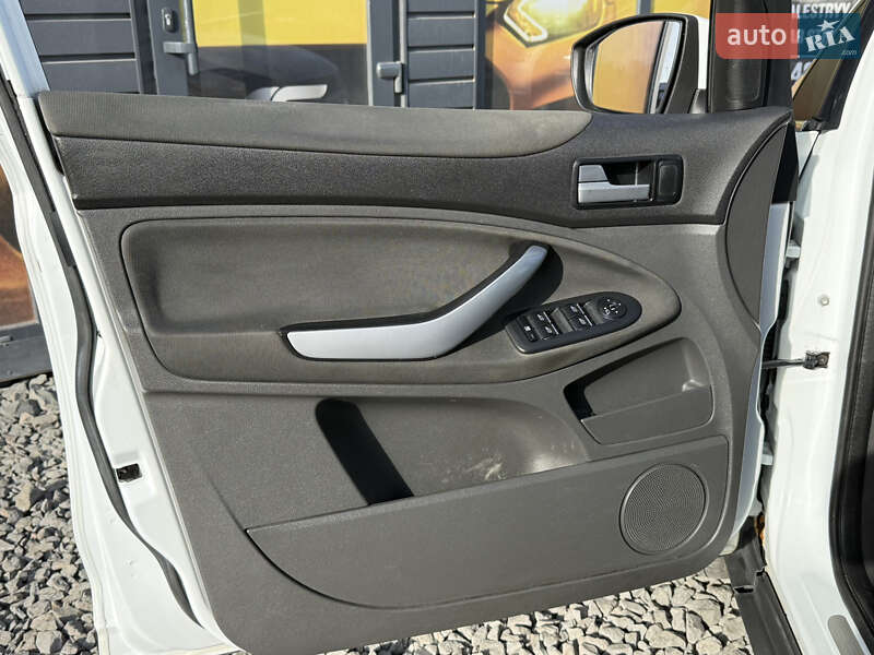 Позашляховик / Кросовер Ford Kuga 2010 в Стрию