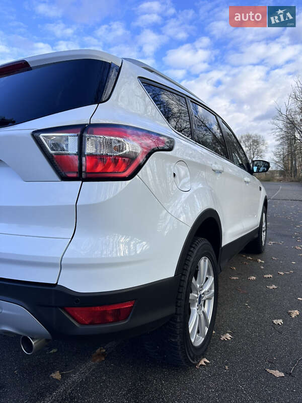 Внедорожник / Кроссовер Ford Kuga 2016 в Киеве