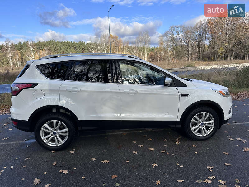 Внедорожник / Кроссовер Ford Kuga 2016 в Киеве