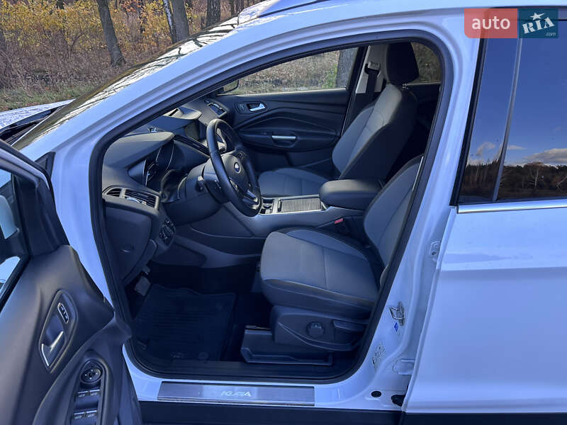 Внедорожник / Кроссовер Ford Kuga 2016 в Киеве