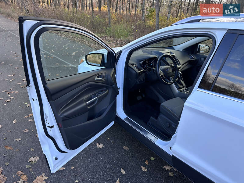 Внедорожник / Кроссовер Ford Kuga 2016 в Киеве