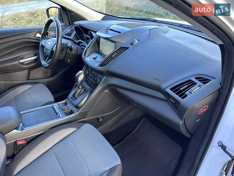 Внедорожник / Кроссовер Ford Kuga 2016 в Киеве