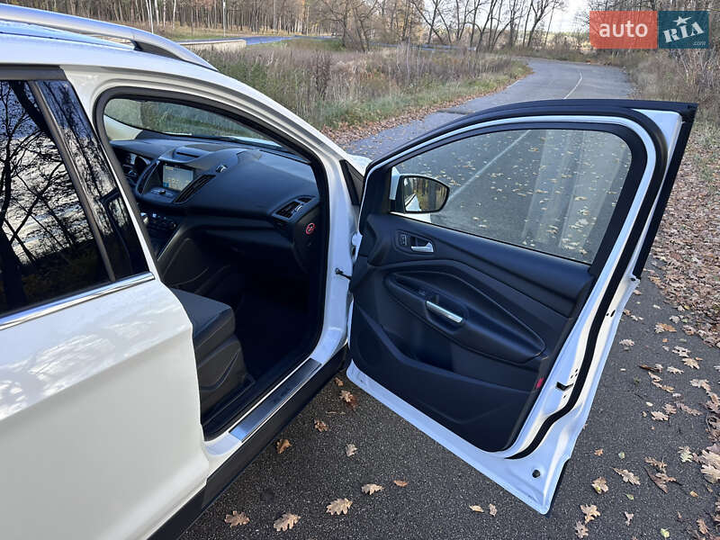 Внедорожник / Кроссовер Ford Kuga 2016 в Киеве