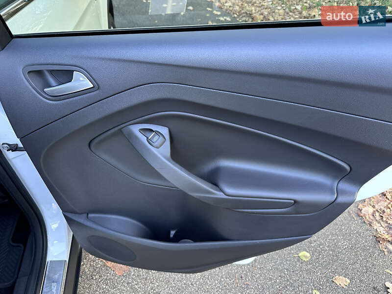 Внедорожник / Кроссовер Ford Kuga 2016 в Киеве