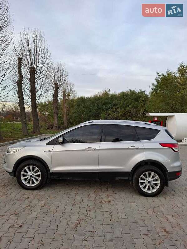 Внедорожник / Кроссовер Ford Kuga 2016 в Черновцах