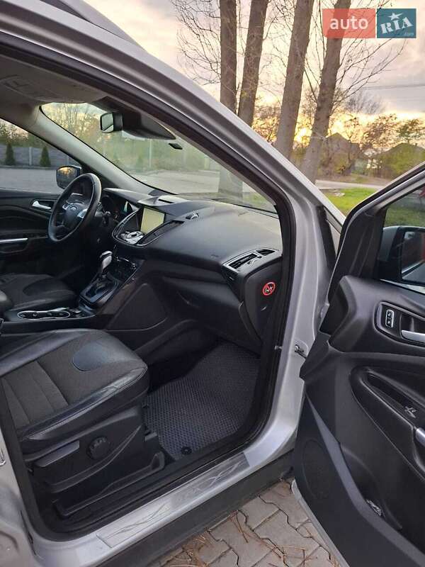 Внедорожник / Кроссовер Ford Kuga 2016 в Черновцах