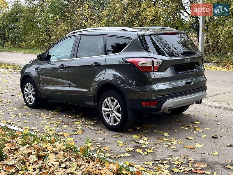 Позашляховик / Кросовер Ford Kuga 2017 в Києві