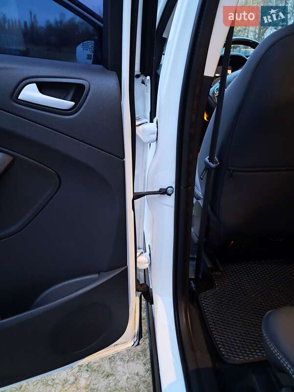 Внедорожник / Кроссовер Ford Kuga 2017 в Чернигове фото 10 Внедорожник / Кроссовер Ford Kuga 2017 в Чернигове