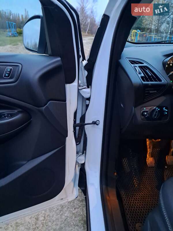 Внедорожник / Кроссовер Ford Kuga 2017 в Чернигове фото 26 Внедорожник / Кроссовер Ford Kuga 2017 в Чернигове