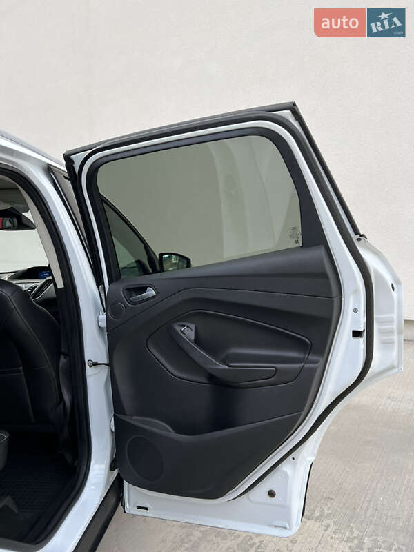 Позашляховик / Кросовер Ford Kuga 2013 в Луцьку