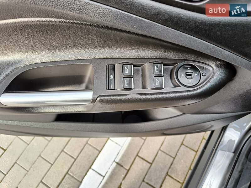 Внедорожник / Кроссовер Ford Kuga 2016 в Калуше