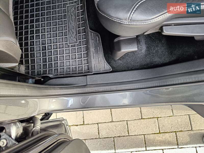 Внедорожник / Кроссовер Ford Kuga 2016 в Калуше