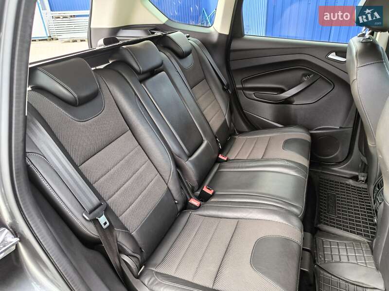 Внедорожник / Кроссовер Ford Kuga 2016 в Калуше