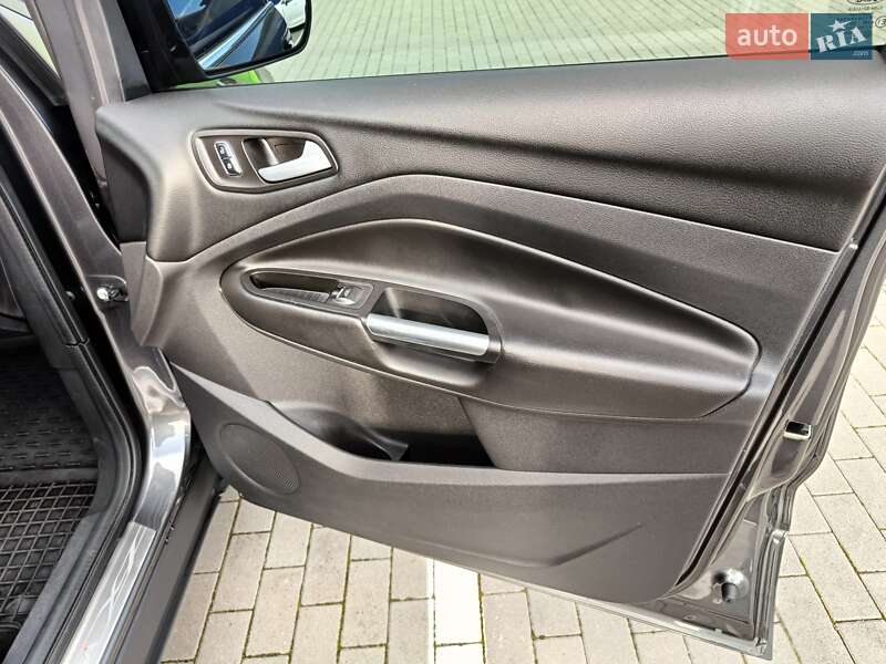 Внедорожник / Кроссовер Ford Kuga 2016 в Калуше