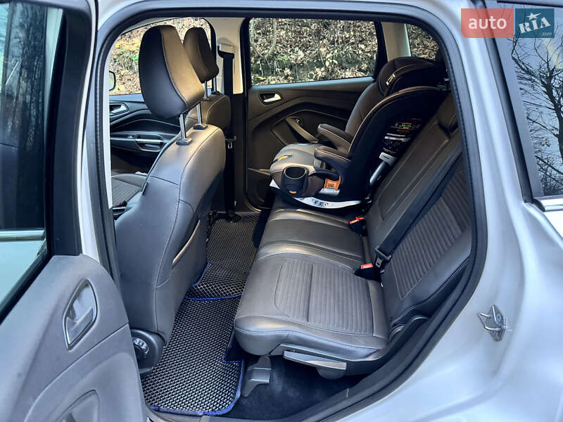 Позашляховик / Кросовер Ford Kuga 2019 в Чернівцях