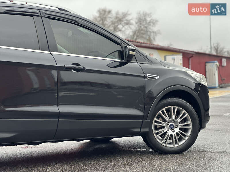 Позашляховик / Кросовер Ford Kuga 2013 в Києві