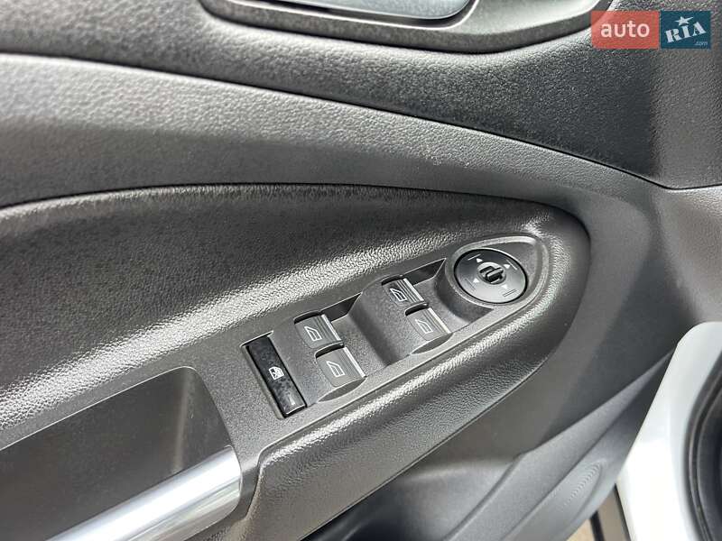 Позашляховик / Кросовер Ford Kuga 2016 в Миколаєві